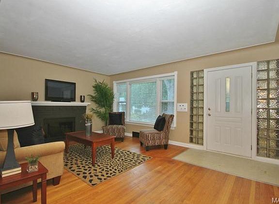 2nd image of 496 Longfellow Ave