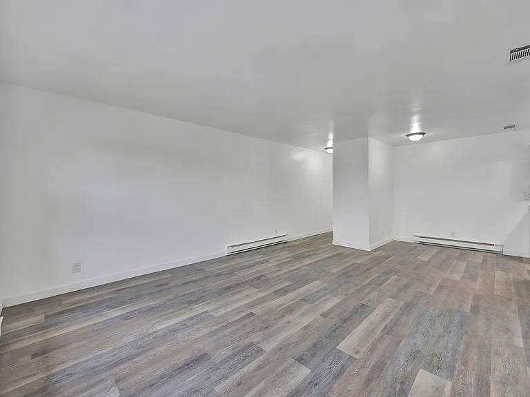Apply At

Under Rentals

1 & 2 Bedroom Apartments Available

Water and Trash Paid!
Tags