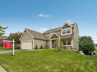 1092 N Camden Ln, South Elgin, IL 60177