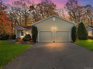 32 Indian Hill Rd, Uncasville, CT 06382