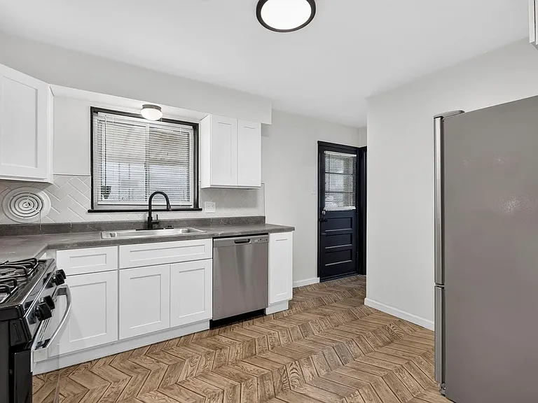 5544 Sapphire Ave — Photo 2