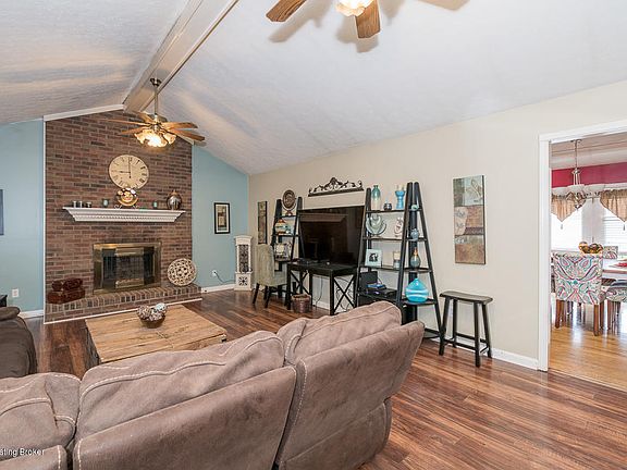 3rd image of 172 Kamp Dr