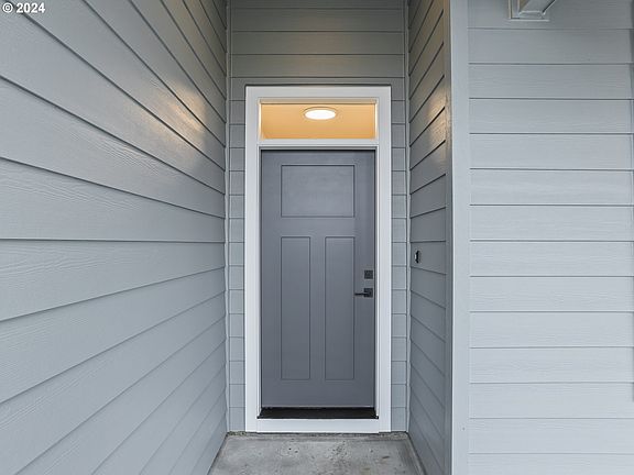 4th image of 3743 SE 7th Ave