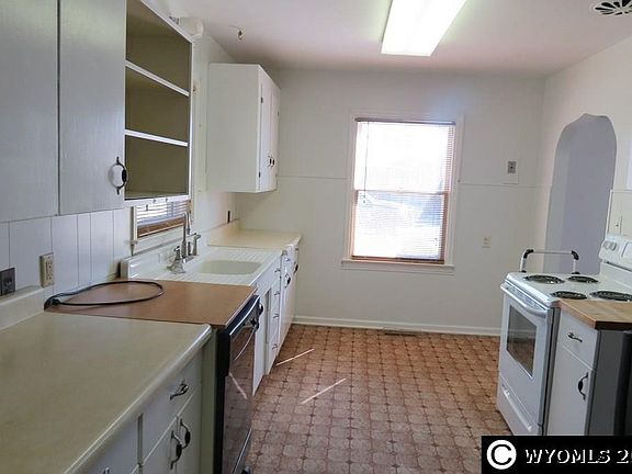 5th image of 214 E Adams Ave