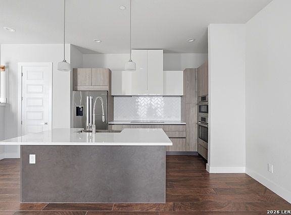 5th image of 1817 N Saint Marys St #502