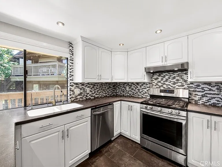 9 Madrona — Photo 11
