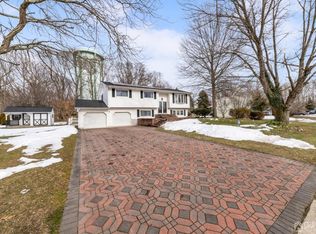 4 Primrose Ln, East Windsor, NJ 08520