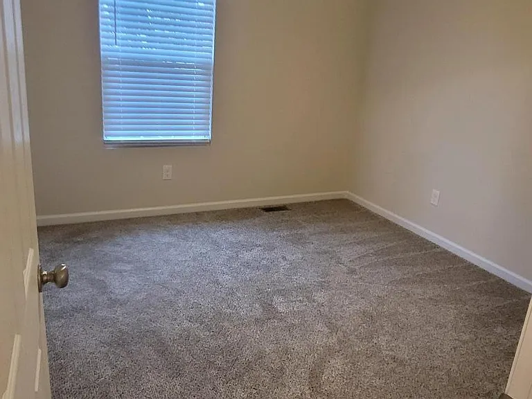 250 Delaware Dr — Photo 8