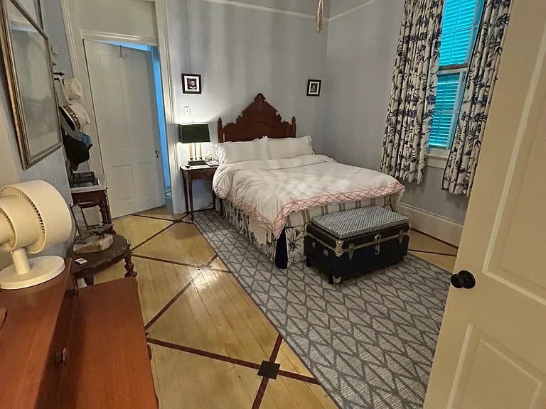 817 Piety St — Photo 3