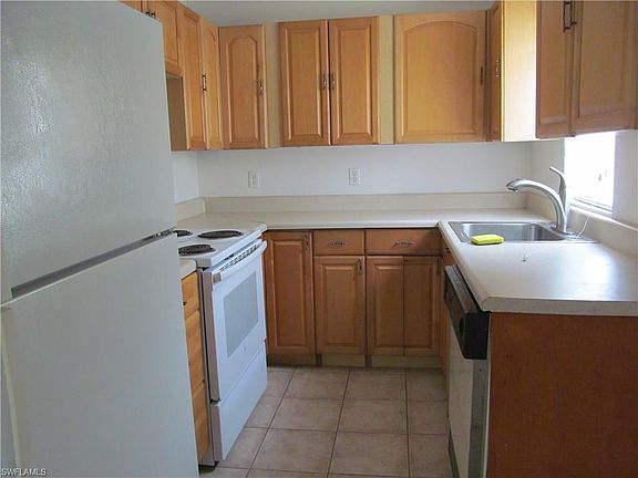 3rd image of 2891 Joel Blvd