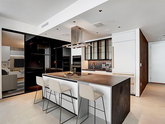 4th image of 700 NE 26th Terrace #4502