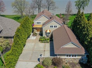 10530 Edgewater Dr, Cleveland, OH 44102