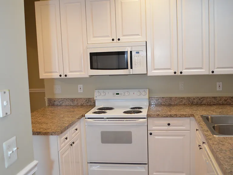 13313 Wyndemere Cir — Photo 9