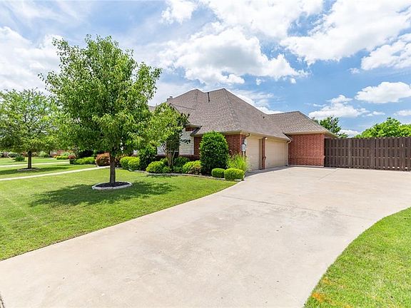 3rd image of 13509 Fishing Hole Ln