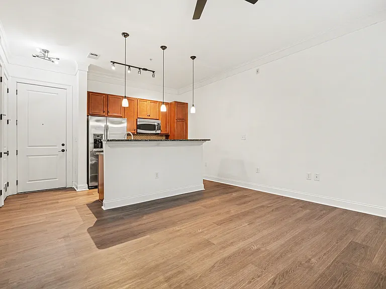 2810 Selwyn Ave #124 — Photo 11