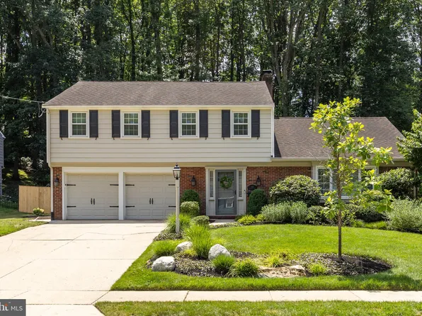 109 Bentwood Dr, Cherry Hill, NJ 08034