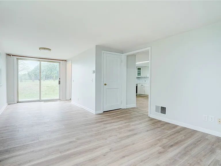 904 Lake Rd — Photo 12