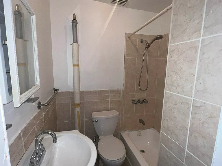 73 Hart St #4 — Photo 11