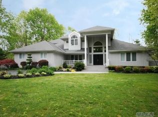 1 Tuthill Ct, Miller Place, NY 11764