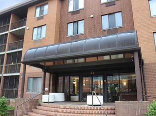 95 Essex Dr APT 1H, Staten Island, NY 10314