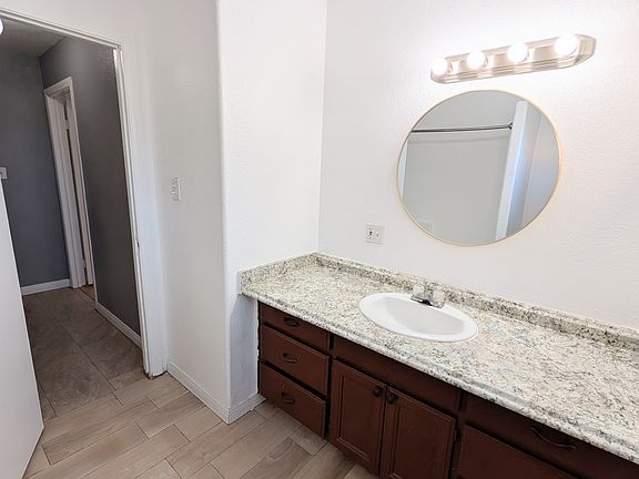 4th image of 20742 Elaine Ave