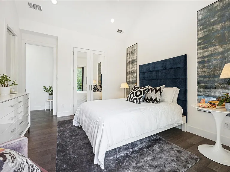 909 W Annie St #2 — Photo 12