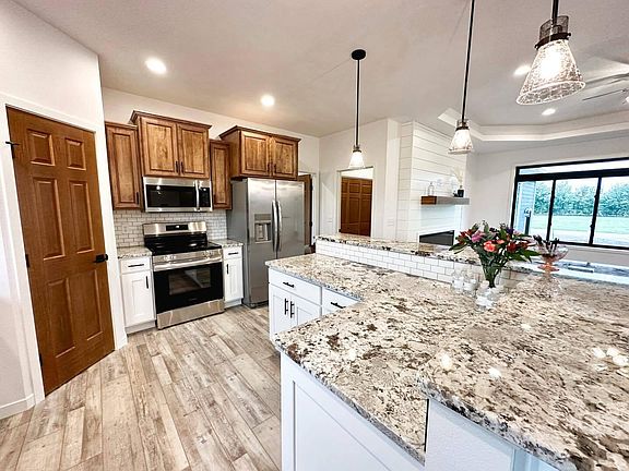 4th image of 2310 Urbana Dr