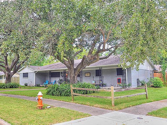 2nd image of 10227 Carlow Ln