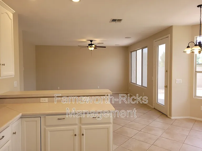 1270 W Flintlock Way — Photo 14
