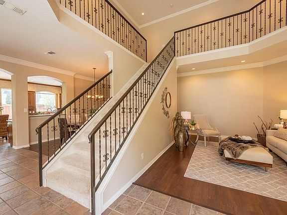 5th image of 33 Misty Pond Dr