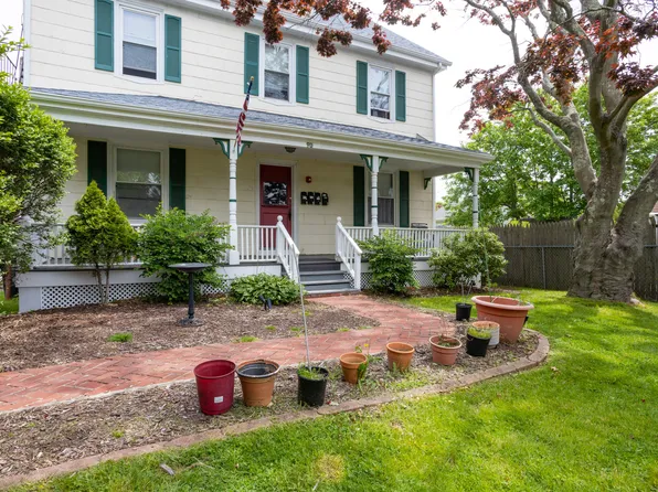 90 Gibbs Ave #A, Newport, RI 02840