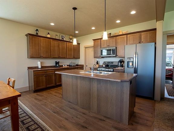 5th image of 602 Md Cir