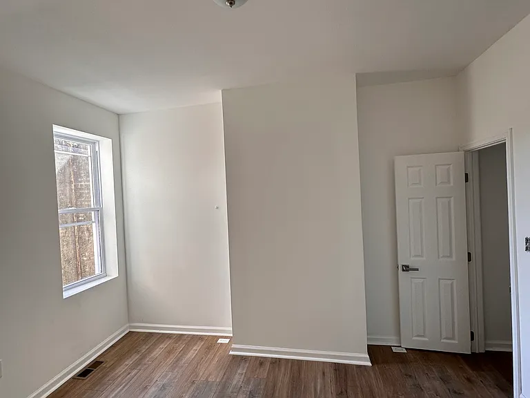 1911 Division St — Photo 11