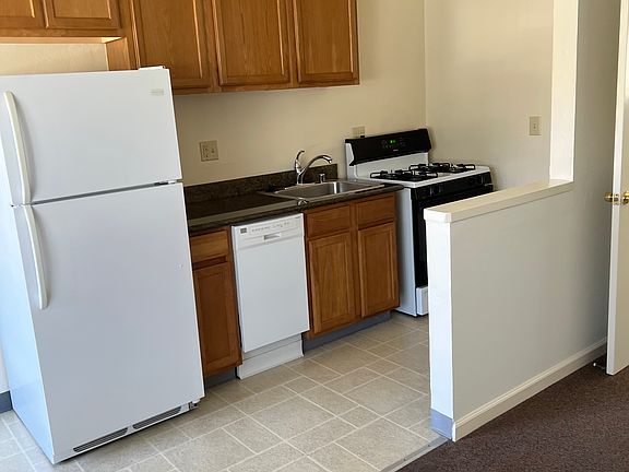 2nd image of 1830 Palmetto Ave APT 4