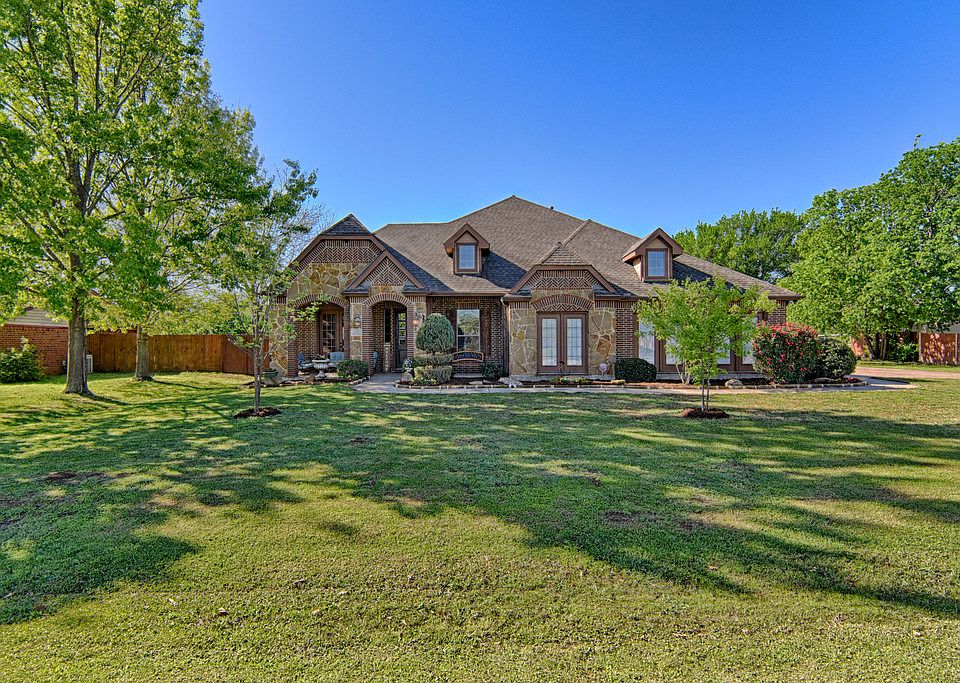 1st image of 136 Southwood Dr