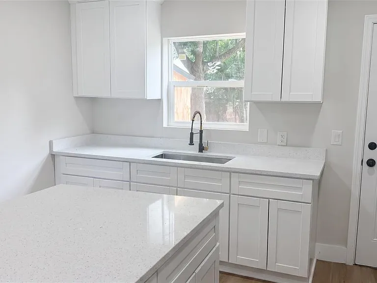 520 E Juanita St — Photo 15