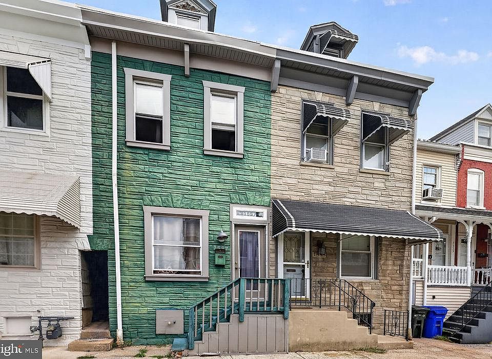 1st image of 1557 Moss St
