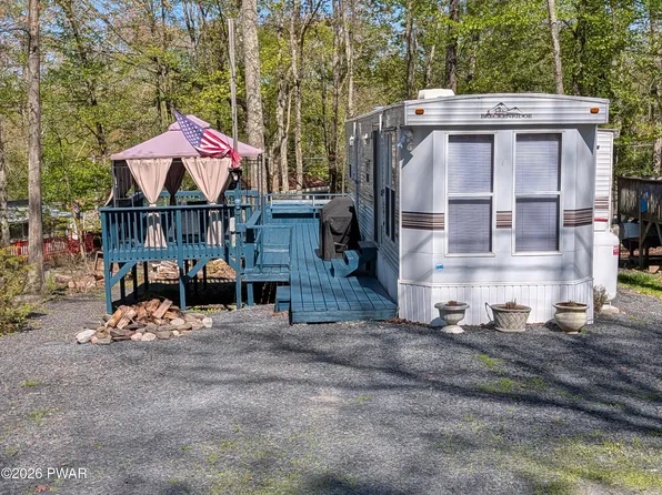 205 Forest Glen Dr, Milford, PA 18337