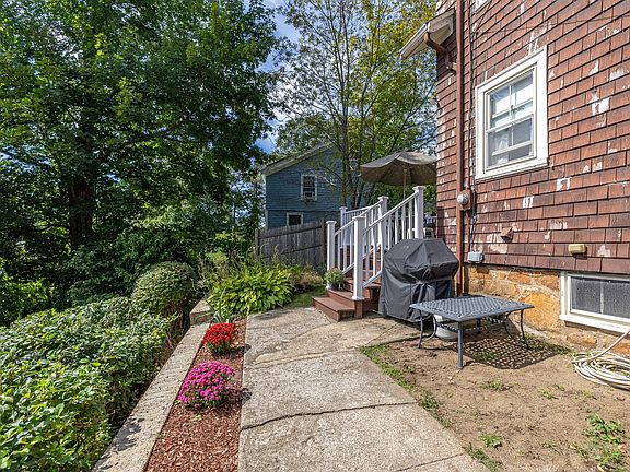 3rd image of 6 Hillcrest Rd