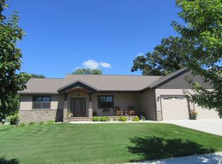 20 Bishop Lucker Ln, New Ulm, MN 56073