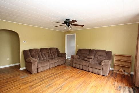 4th image of 10 Ames St