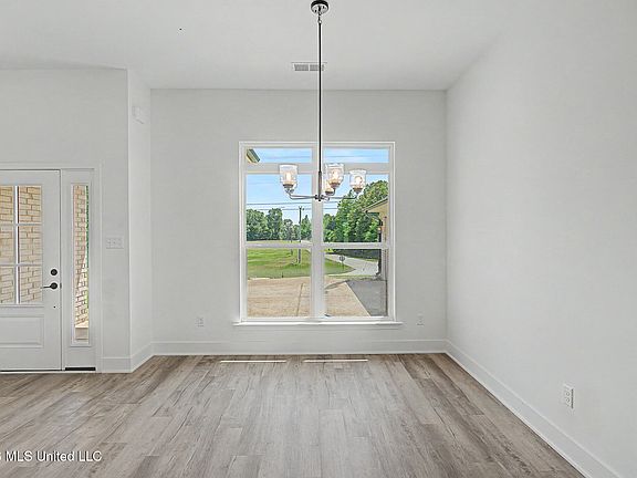 5th image of 112 Farley Rd