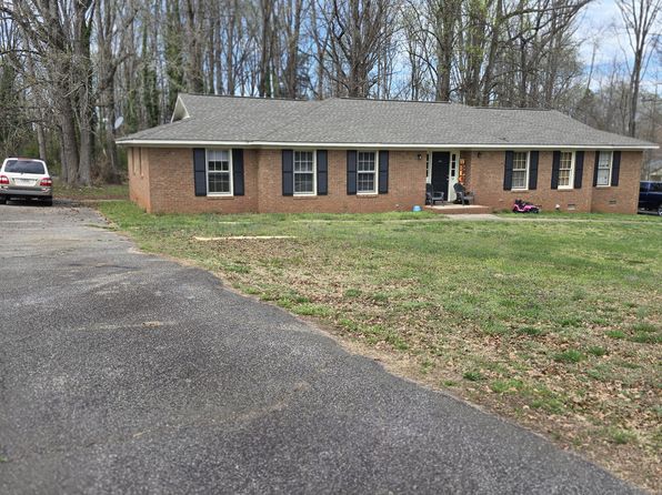 33 Nesbitt Dr #A