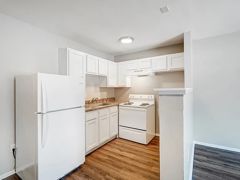Chelsea Garden Apartments — Photo 8