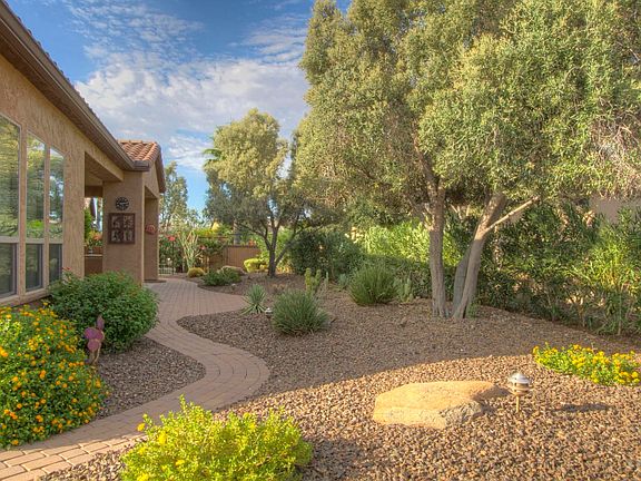 2a_Beautiful Private Backyard