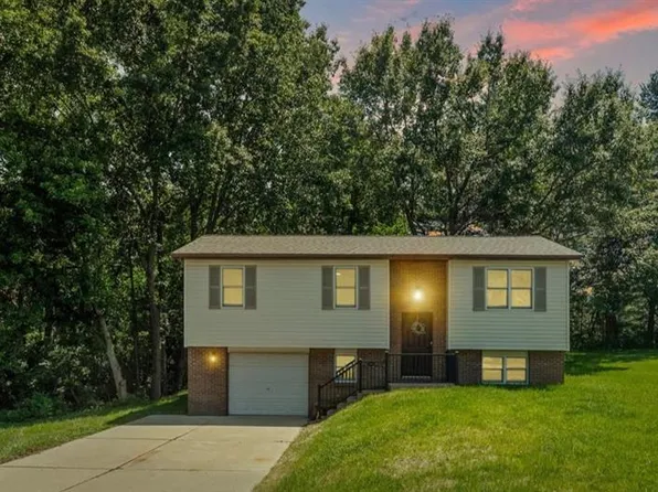 410 Saint Anthony Dr, Godfrey, IL 62035