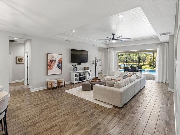 5th image of 1215 THORNBURY DRIVE