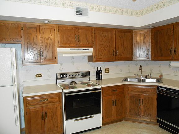 3rd image of 1484 N Rock Run Dr APT 2C