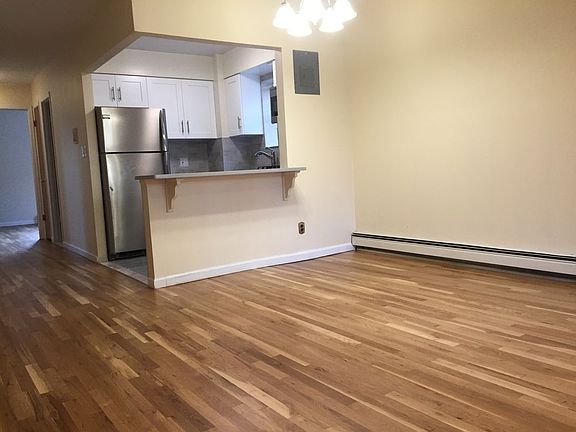3rd image of 5040 44th St #1