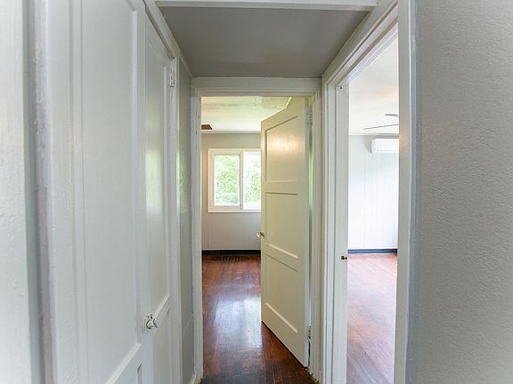 4th image of 155 Wade Ln #155